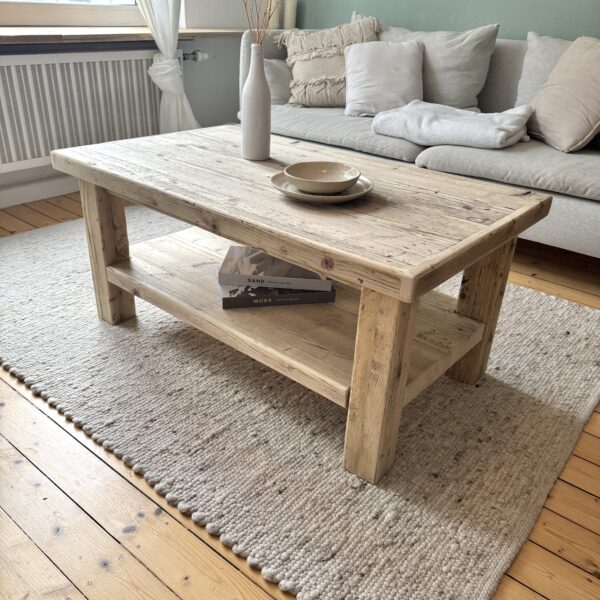 Couchtisch mit Ablage