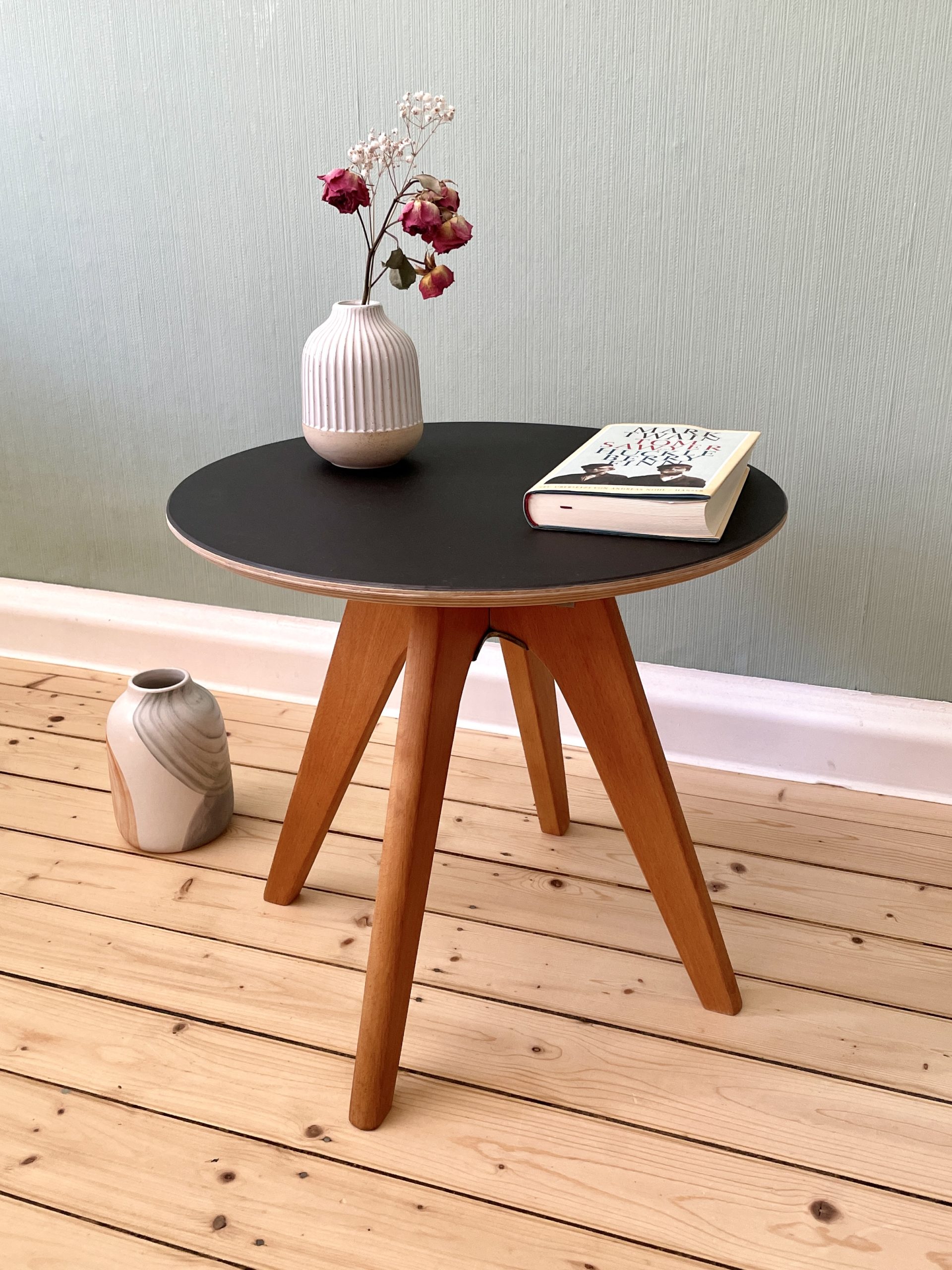 Beistelltisch 36,5 cm hoch Linoleum Schwarz