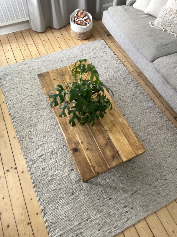 Couchtisch Altholzplanken auf Haarnadelbeinen – Bild 3