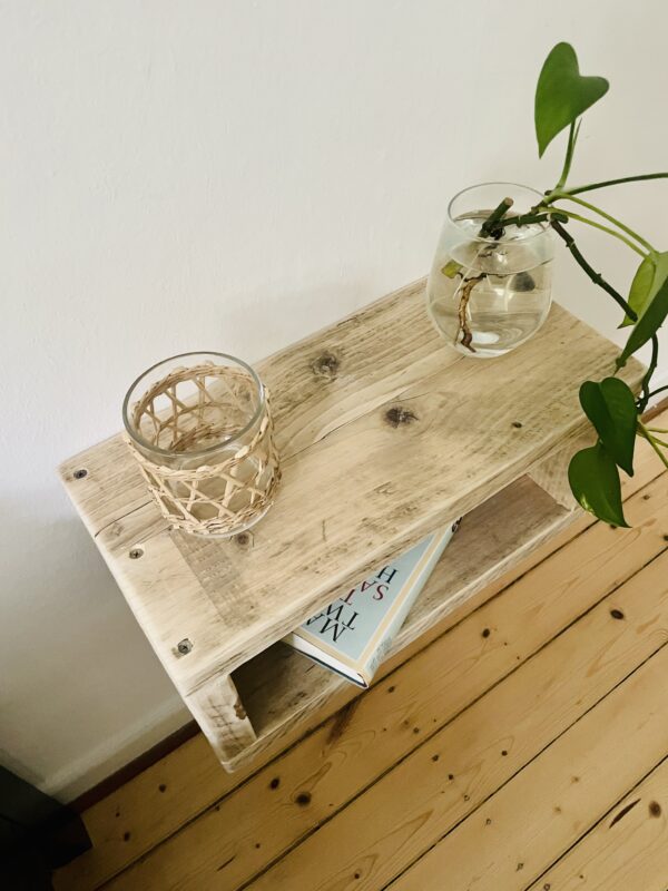 Nachttisch schwebend aus Altholz – Bild 5