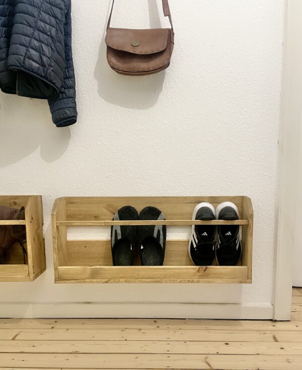 Schuhregal im Landhausstil