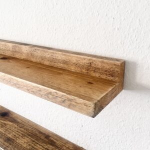 Schwebendes Regal mit Rückwand und Finish