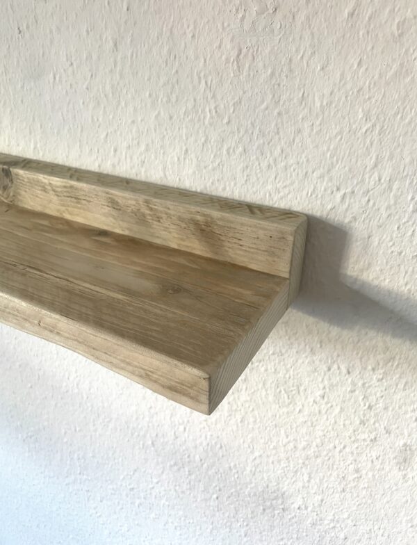 Schwebendes Regal Altholz naturbelassen mit Rückwand