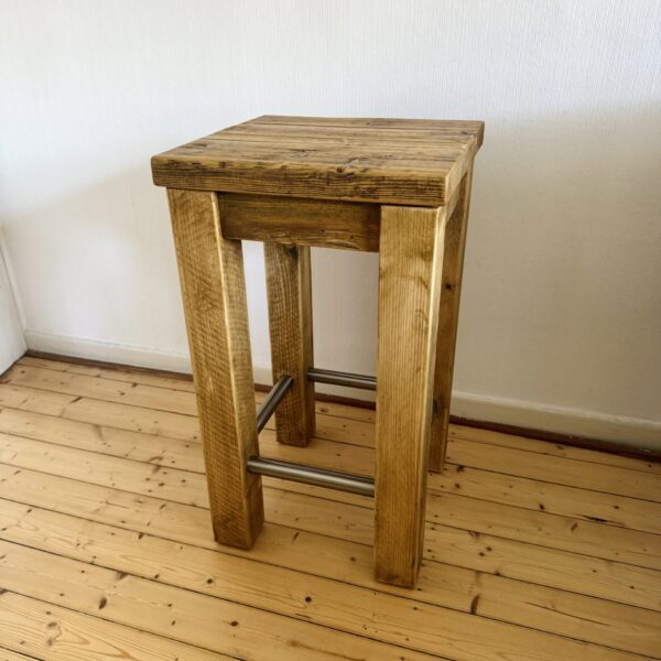 Barhocker aus Altholz
