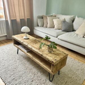 Couchtisch mit Ablage auf Haarnadelbeinen