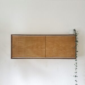 Wandschrank schwebend
