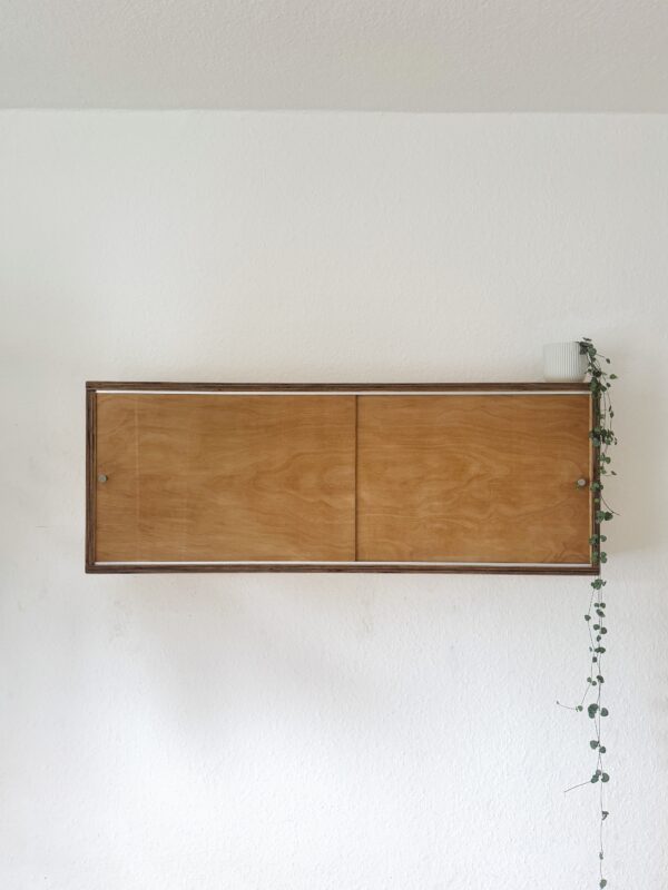 Wandschrank schwebend