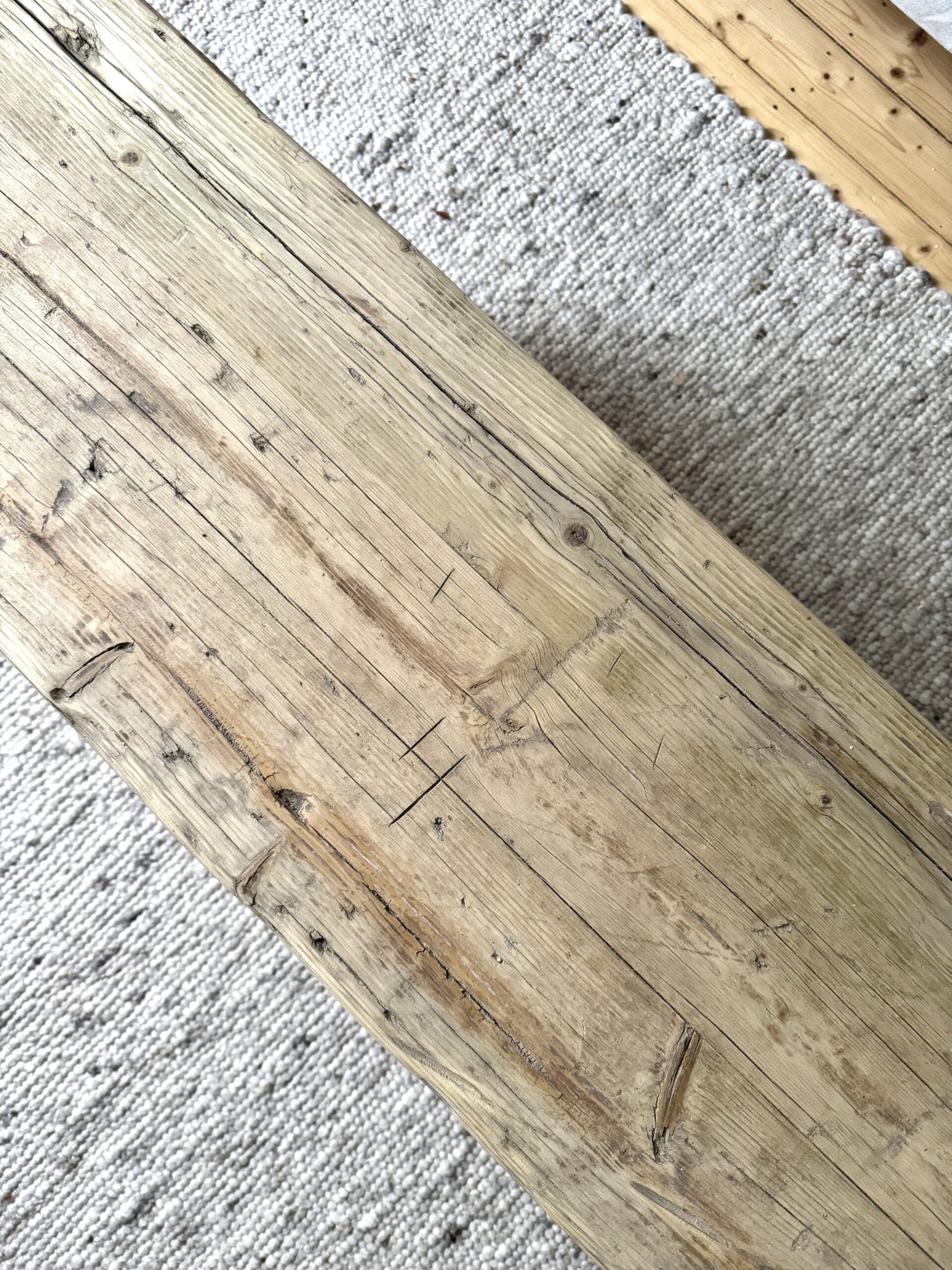 Coffeetable auf durchgehenden Gerüstbohlenbeinen *ungeölt* – Bild 7