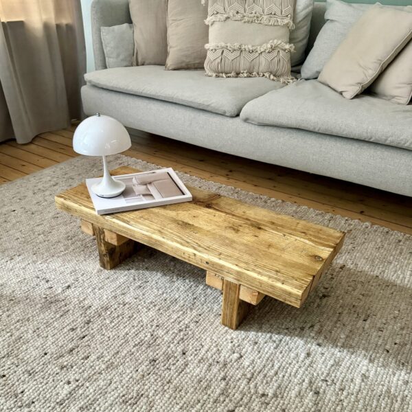 Coffeetable auf durchgehenden Gerüstbohlenbeinen *geölt*