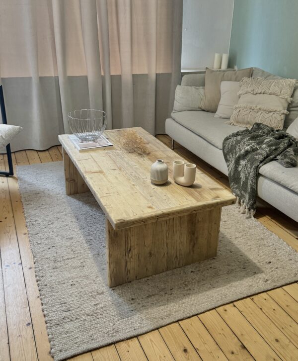 Couchtisch auf Gerüstbohlenbeinen – Bild 3