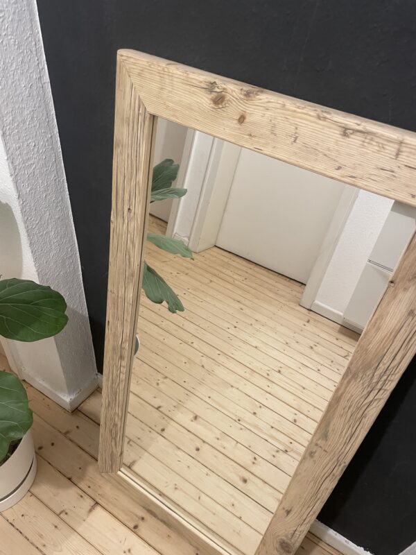 Spiegel mit Altholzrahmen – Bild 8