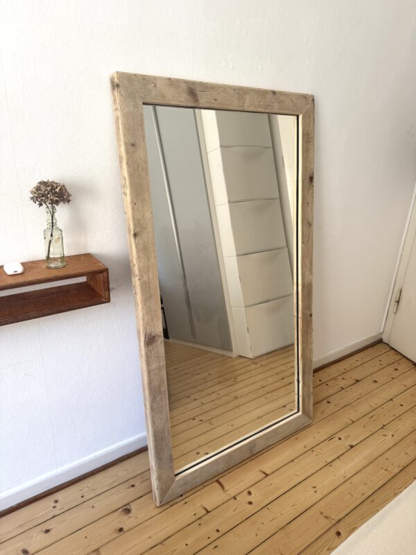 Spiegel mit Altholzrahmen – Bild 2