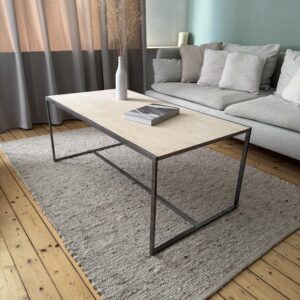 Handgefertigter Couchtisch im Industrial-Design – Multiplex Birke & Baustahl | Lokale Herstellung