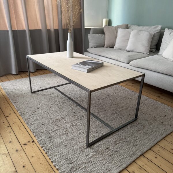 Handgefertigter Couchtisch im Industrial-Design – Multiplex Birke & Baustahl | Lokale Herstellung