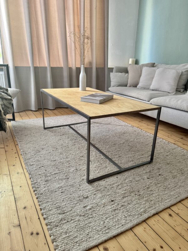 Handgefertigter Couchtisch im Industrial-Design – Multiplex Birke & Baustahl | Lokale Herstellung – Bild 9