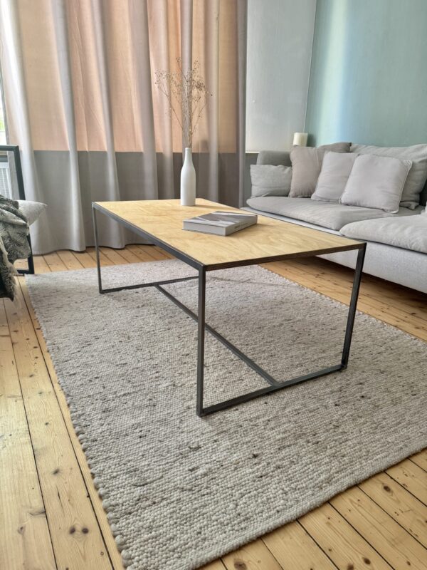 Handgefertigter Couchtisch im Industrial-Design – Multiplex Birke & Baustahl | Lokale Herstellung – Bild 9