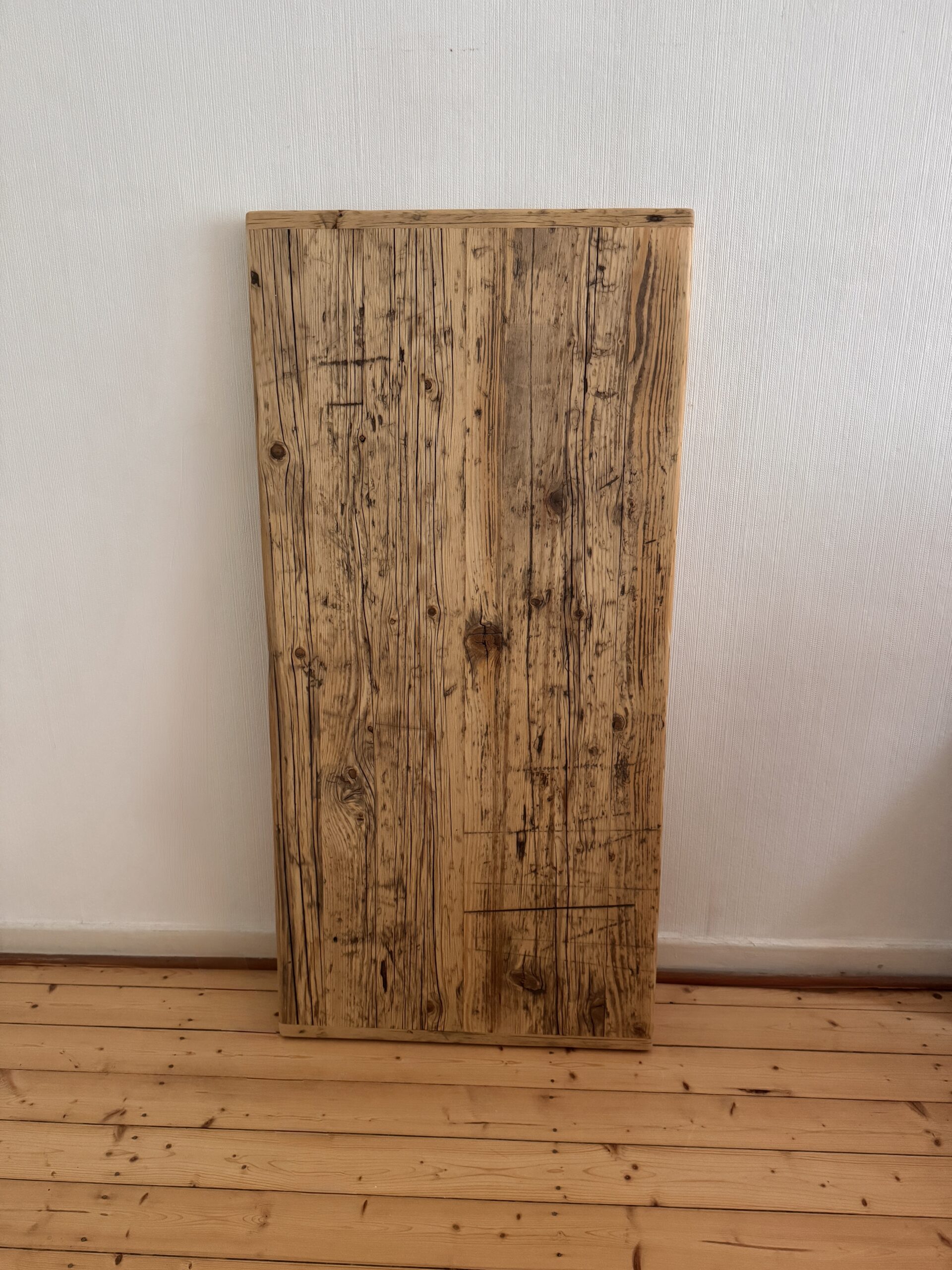 Tischplatte aus Gerüstbohlen mit Kopfleiste (ohne Gestell)