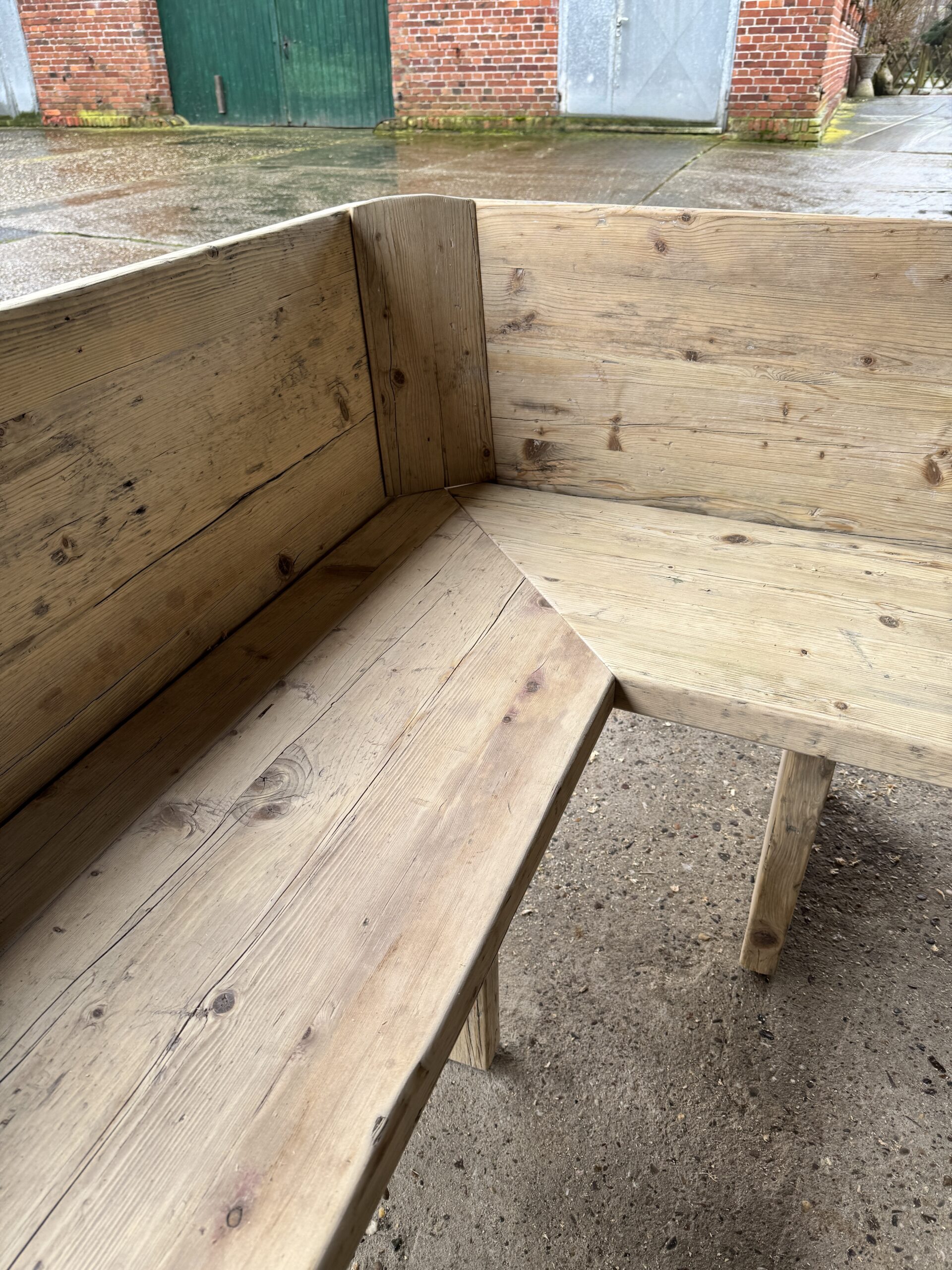 Eckbank aus Gerüstbohlen – Bild 10