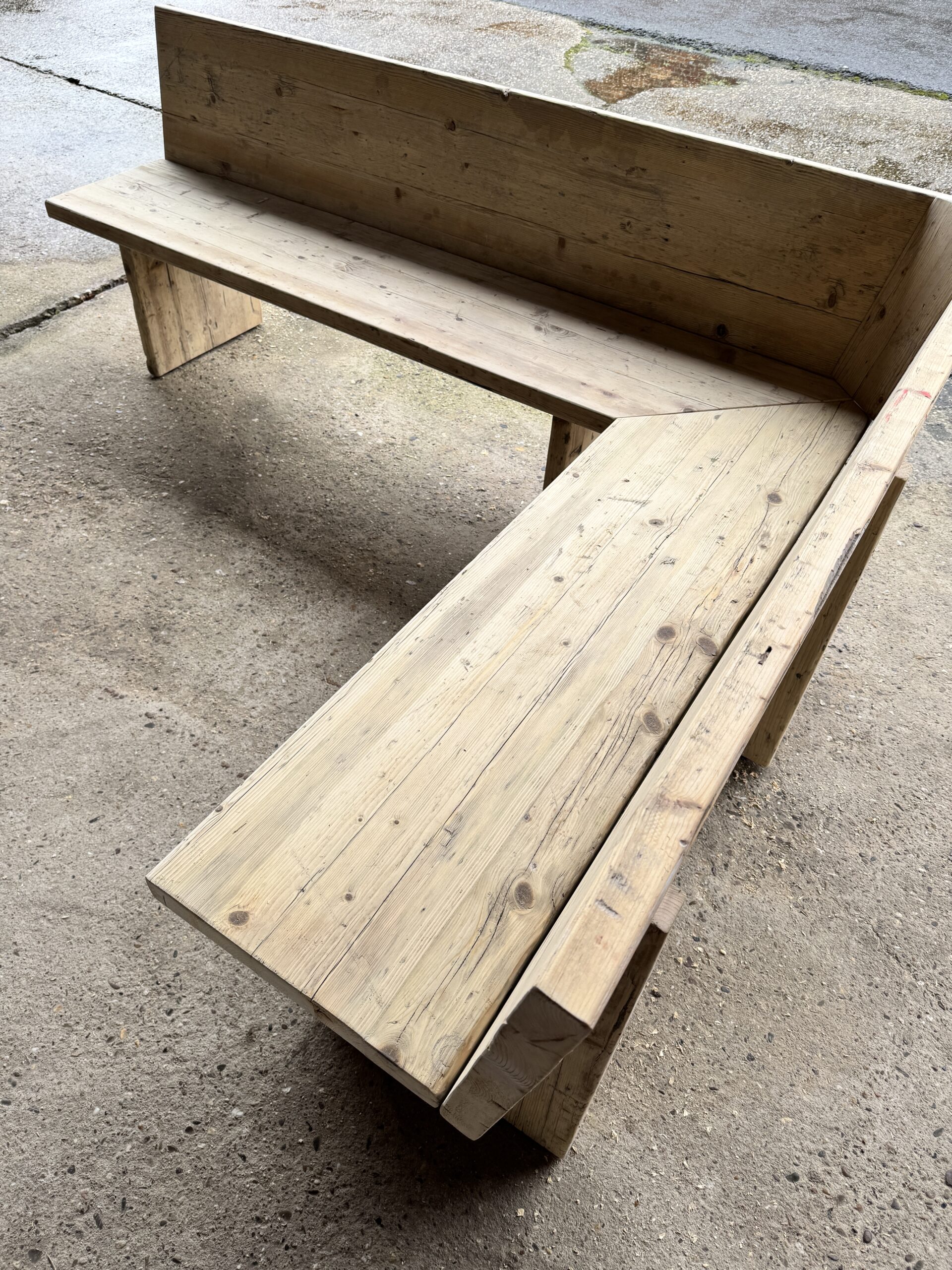 Eckbank aus Gerüstbohlen – Bild 11