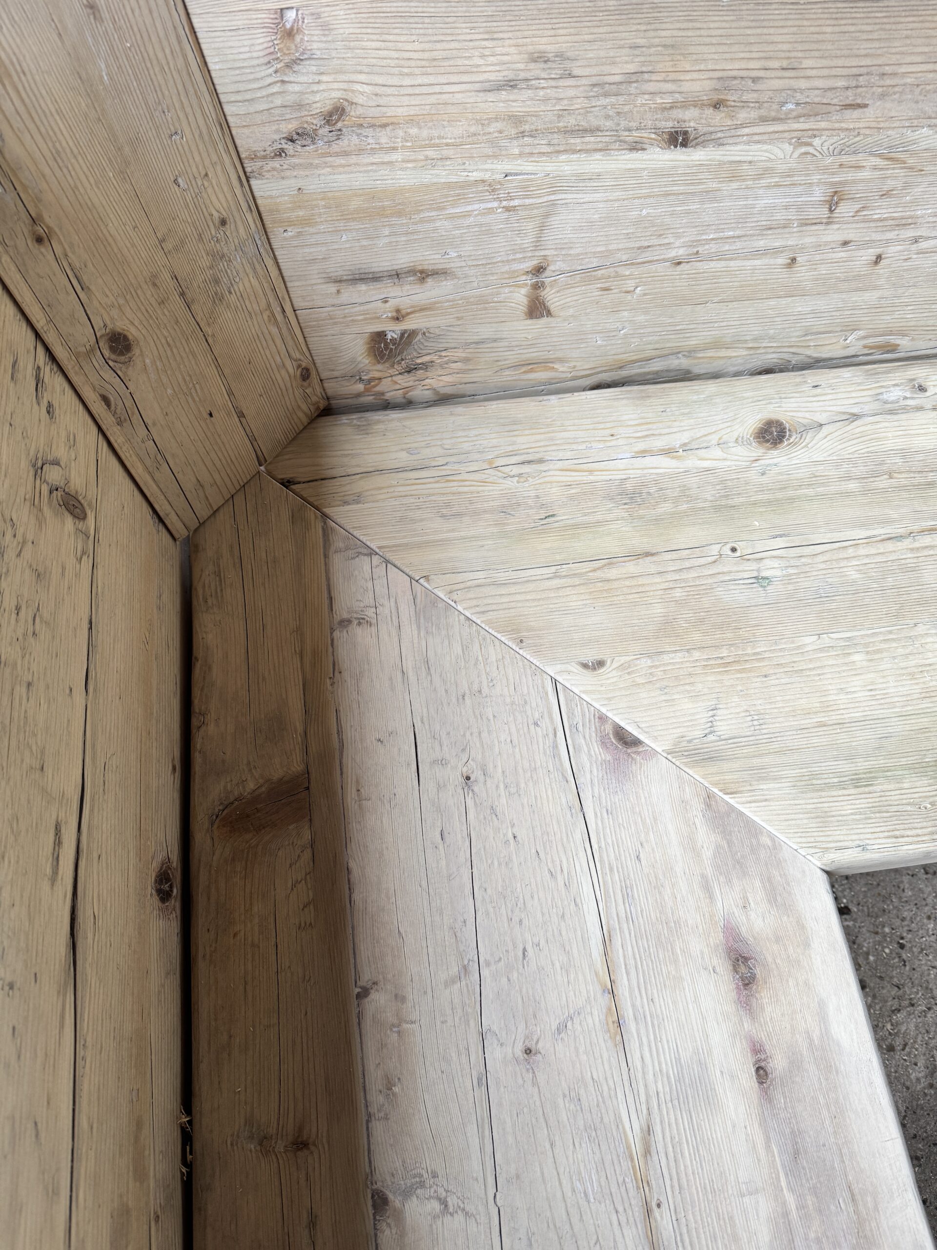 Eckbank aus Gerüstbohlen – Bild 14